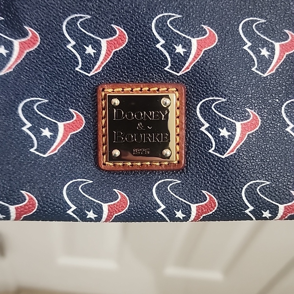 NWOT Houston Texans Dooney & Bourke Three Pocket Braided Leather Pull Crossbody - Picture 4 of 8